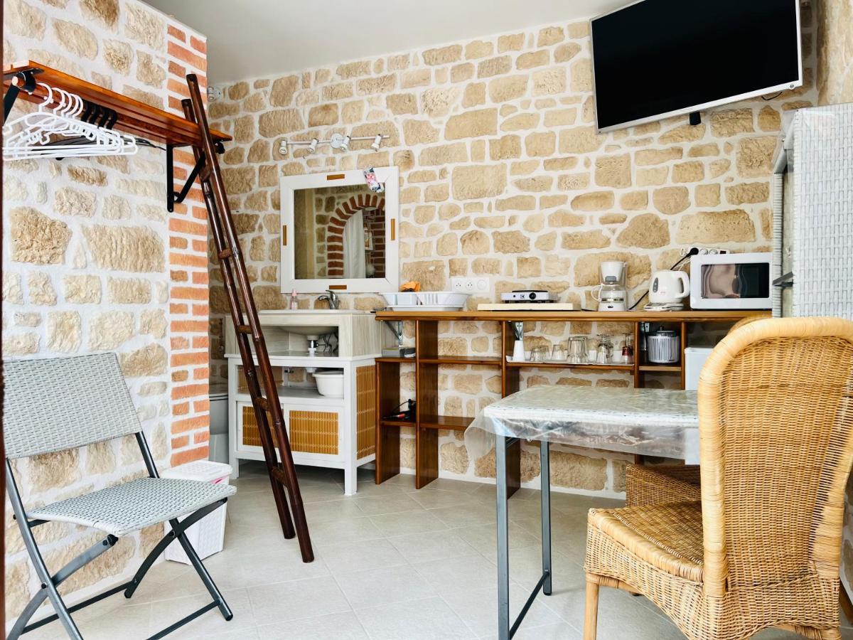 Le Mas Des Mathes, Chambres D'Hotes, Studios 莱马特 外观 照片
