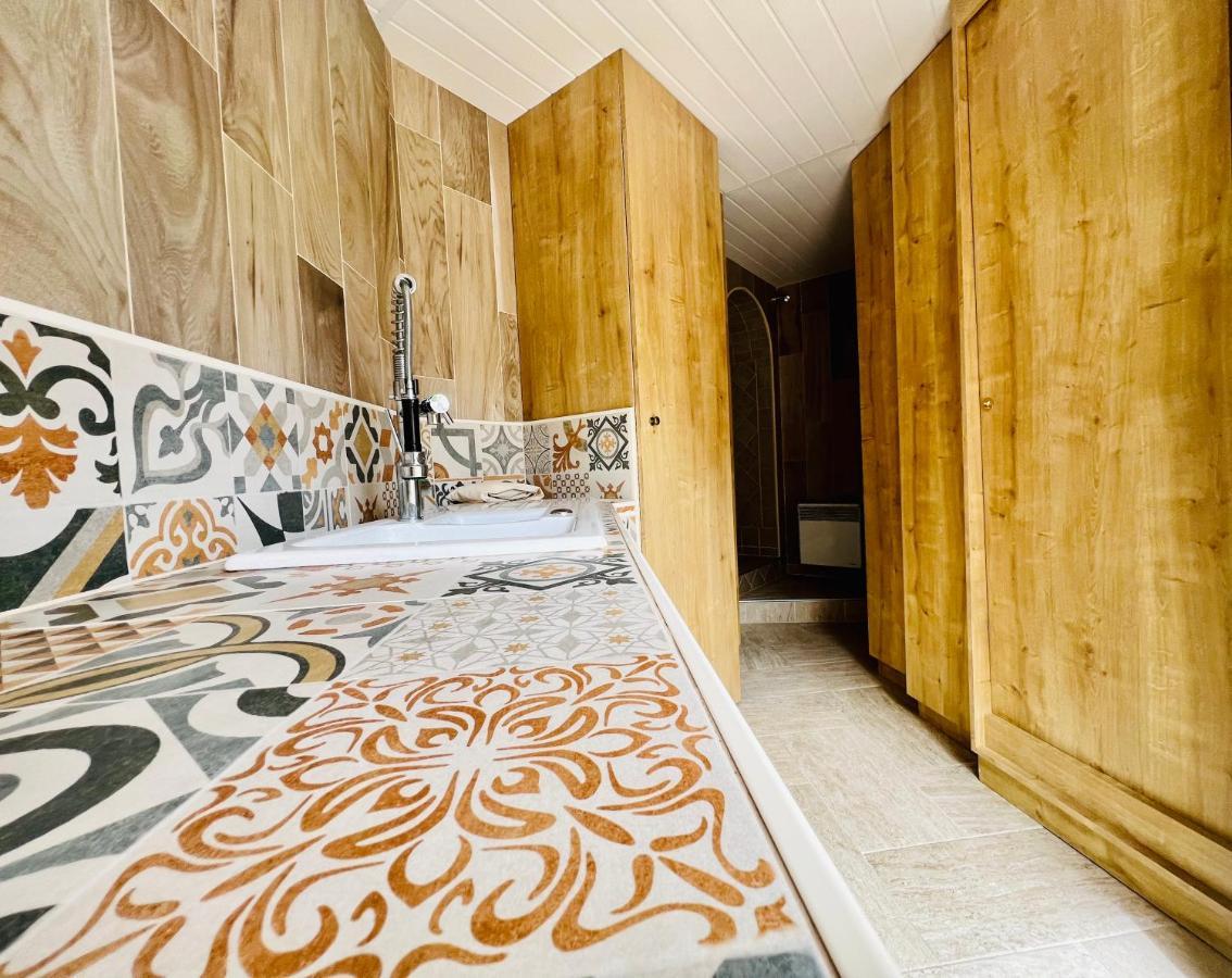Le Mas Des Mathes, Chambres D'Hotes, Studios 莱马特 外观 照片