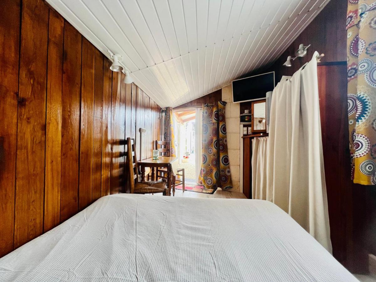 Le Mas Des Mathes, Chambres D'Hotes, Studios 莱马特 外观 照片
